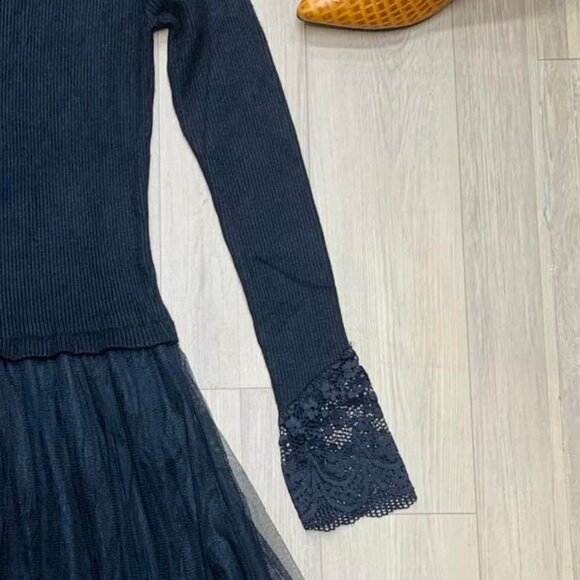 Short Flared Dress with Long Sleeves and Waist Cinching - Picture 6 of 6